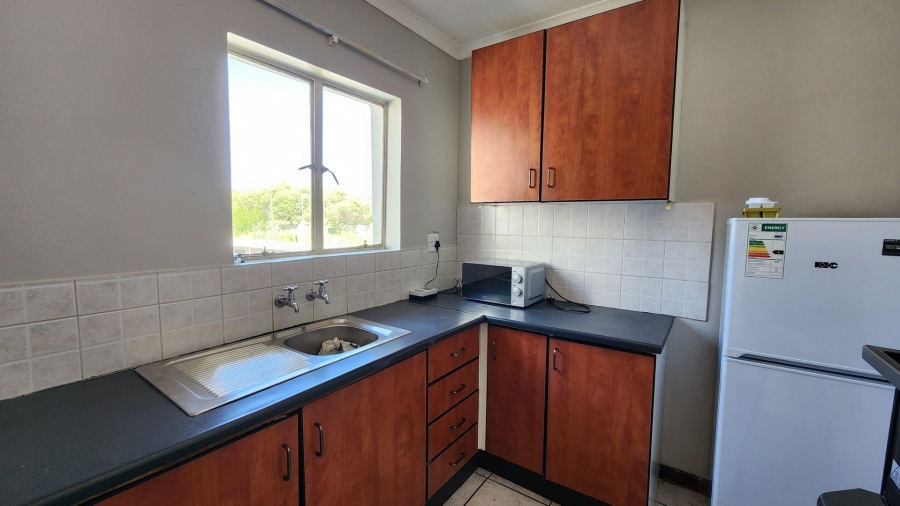 To Let 2 Bedroom Property for Rent in Kannoniers Park North West